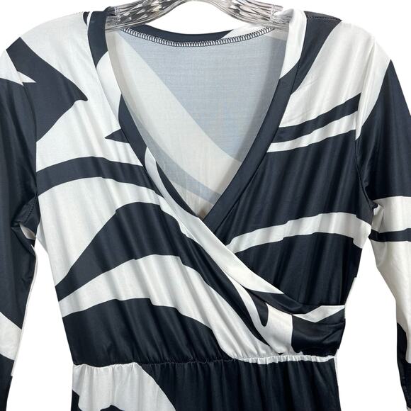 Black and White V-Neck Long Maxi Dress Elegant Style - Picture 6 of 6